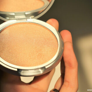 THE BALM MARY-LOU MANIZER HIGHLIGHTER